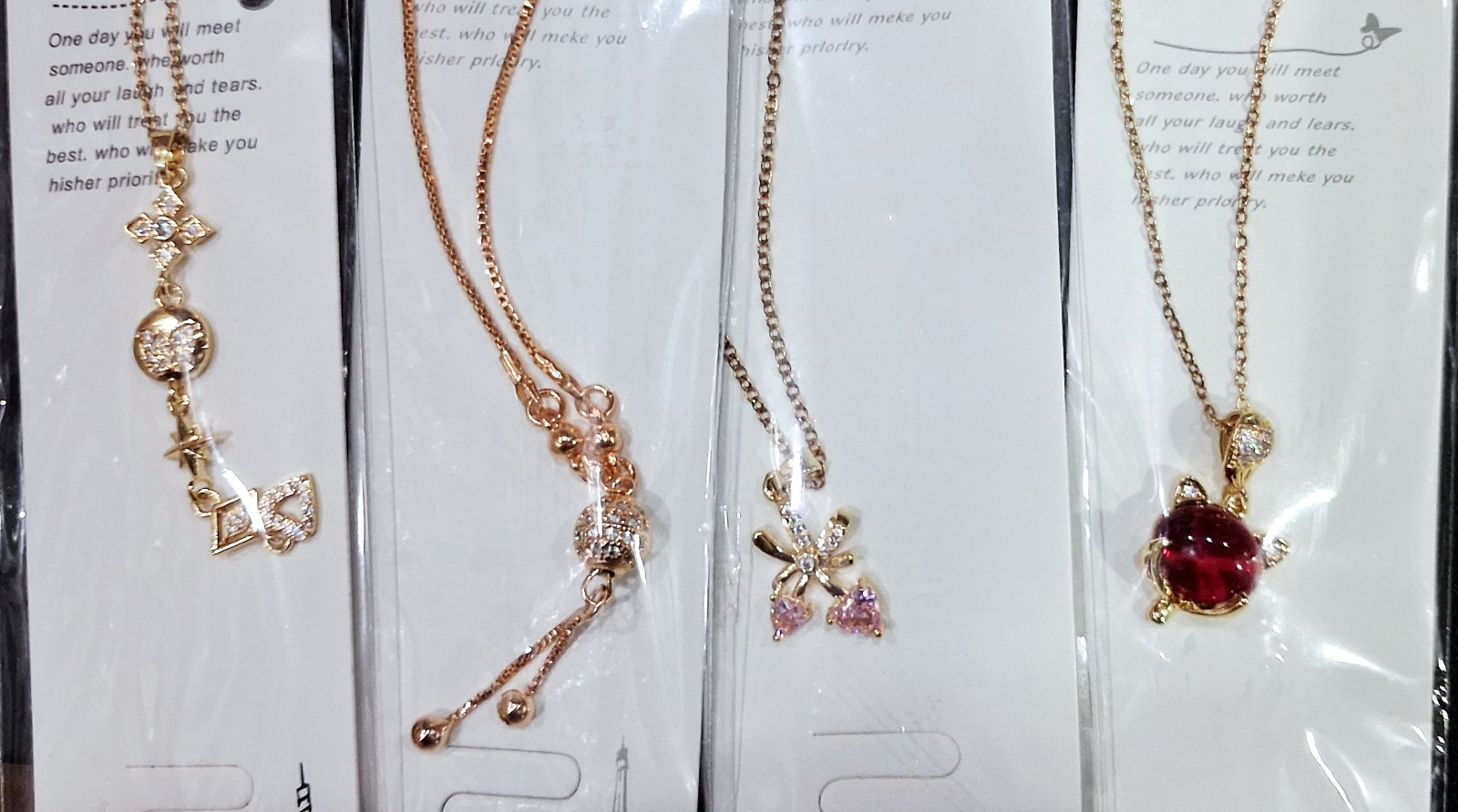 Saaj Single Chain Pendant Necklace